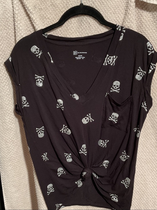 No Boundaries Tops - No Boundaries Black V-Neck Short Sleeve Skull Print Top